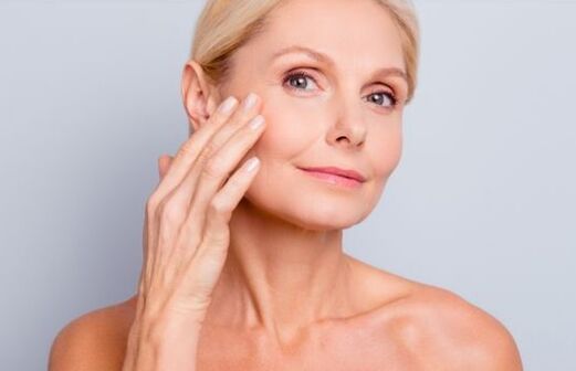 O efeito do rejuvenescimento do rosto com o método de hardware